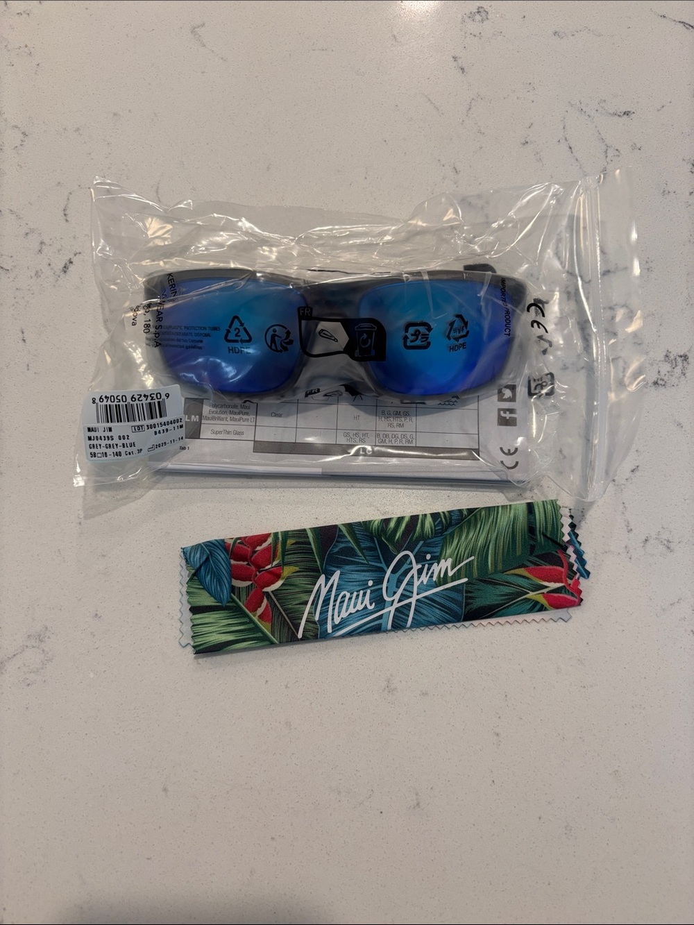 Maui Jim Blue Mirrored Lens Sunglasses with Tropical Cloth - Picture 1 of 3